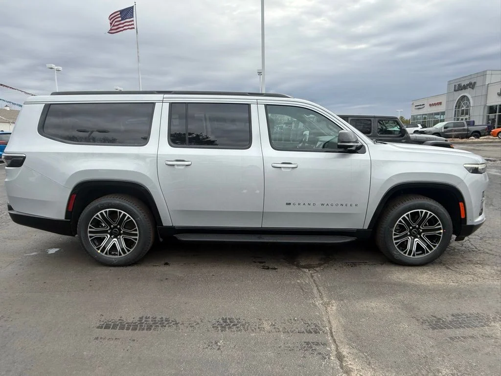 New 2026 Silver-Zynith Exterior Paint Jeep  image 2