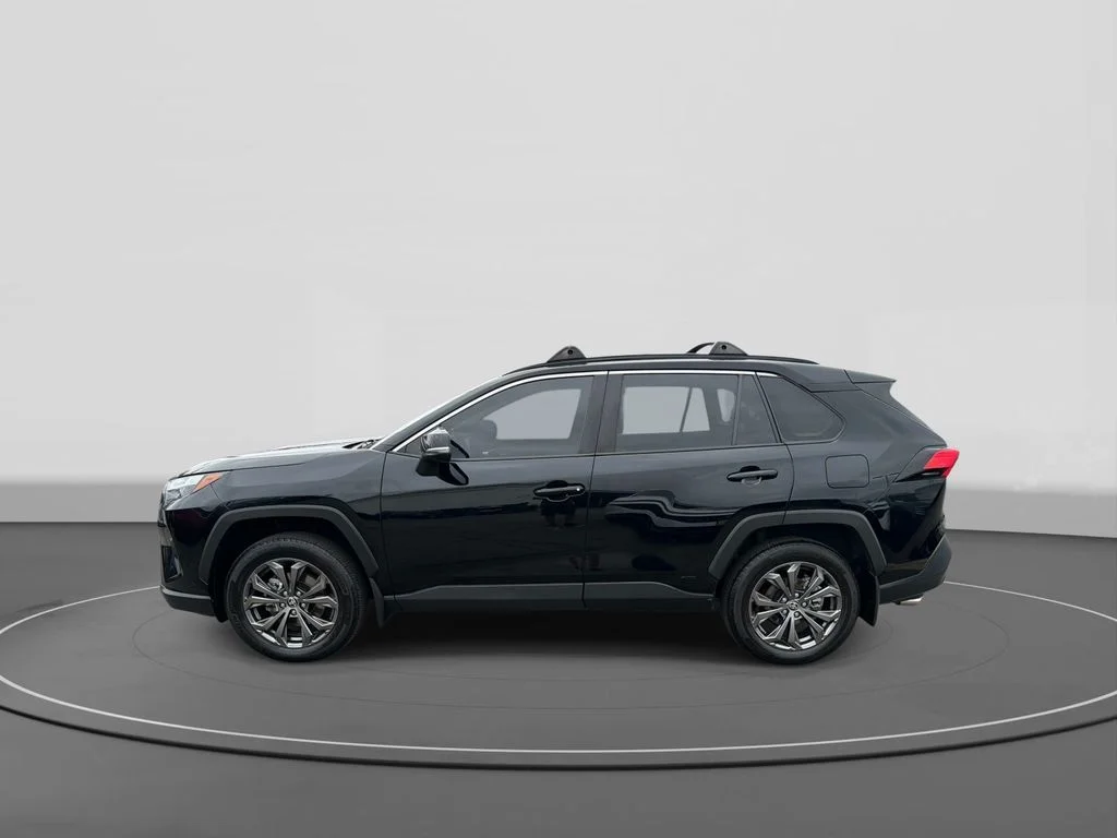 Used 2022 Midnight Black Metallic Toyota XLE Premium image 3