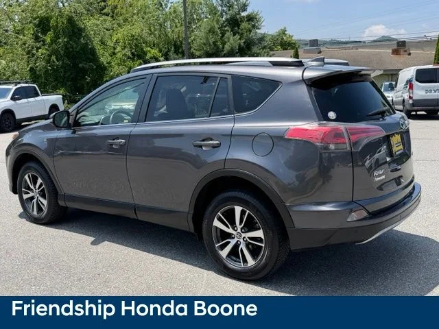 Used 2018 Gray Toyota XLE image 7