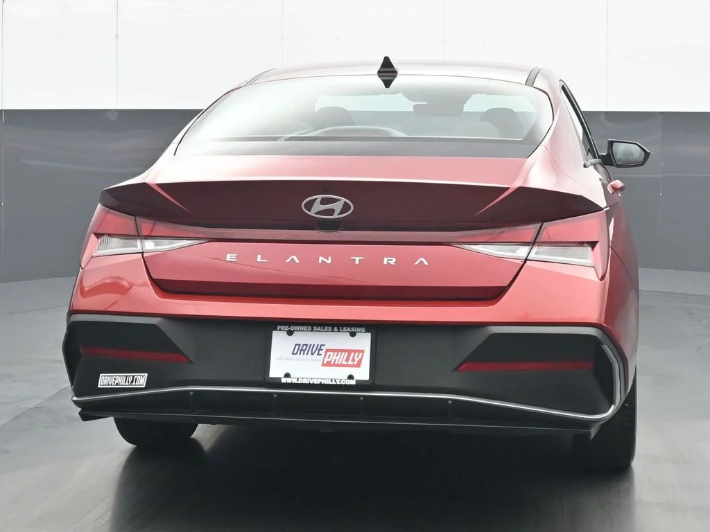 Used 2024 Red Hyundai SEL image 5