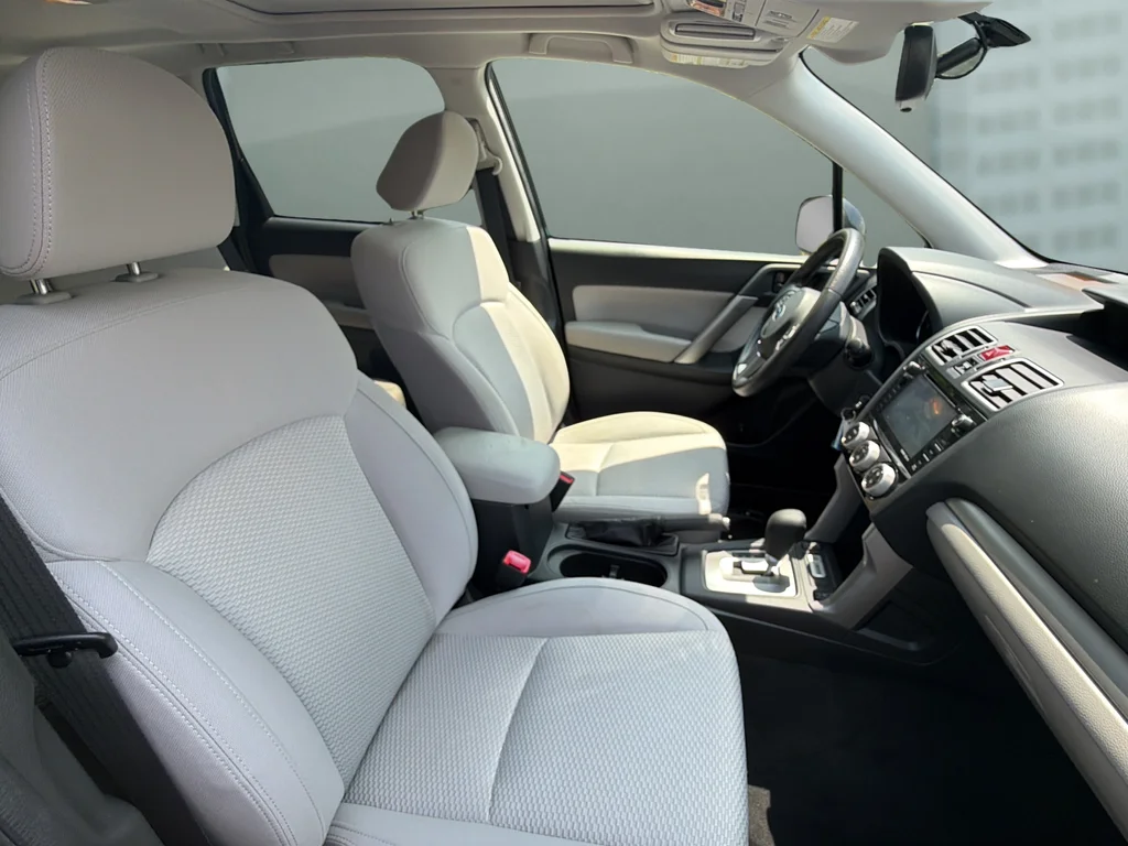 Used 2017 Dark Gray Metallic Subaru 2.5i Premium image 18