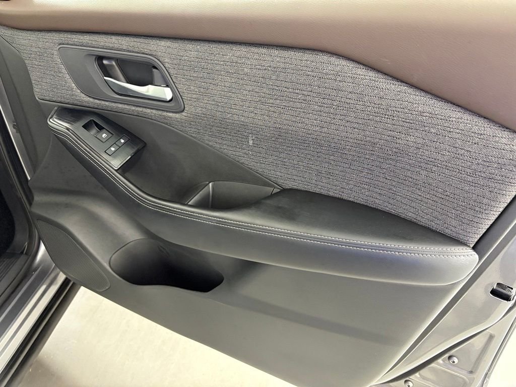 Used 2023 Gray Nissan SV image 38