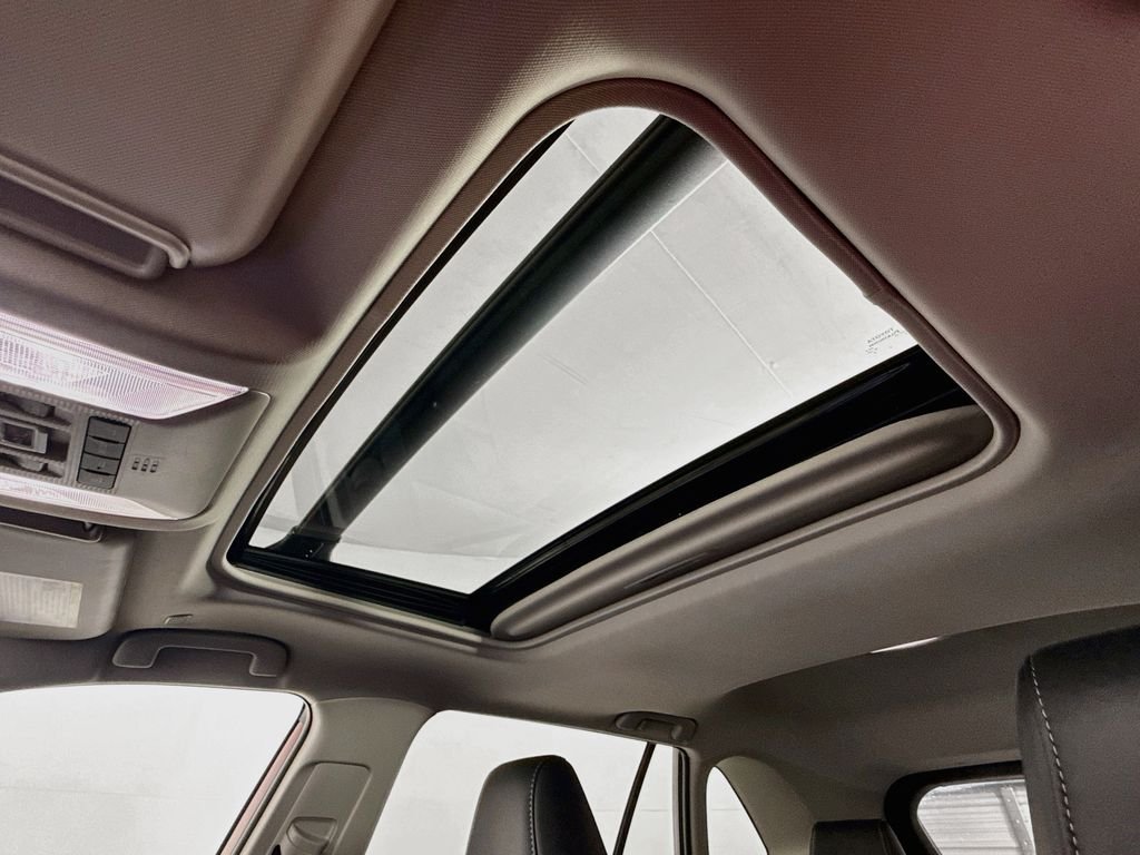 Used 2025 Ruby Flare Pearl Toyota XLE Premium image 22
