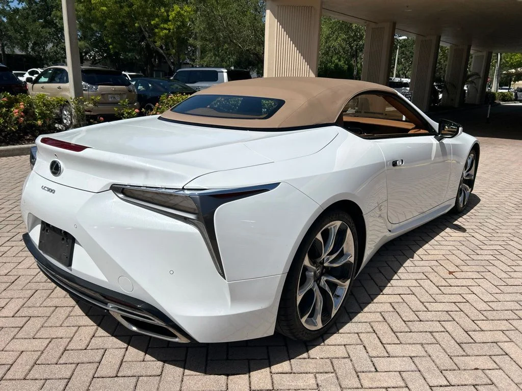Used 2021 White Lexus 500 image 15