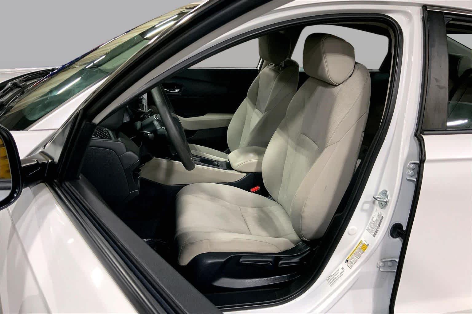 Used 2023 Platinum White Pearl Honda LX image 8