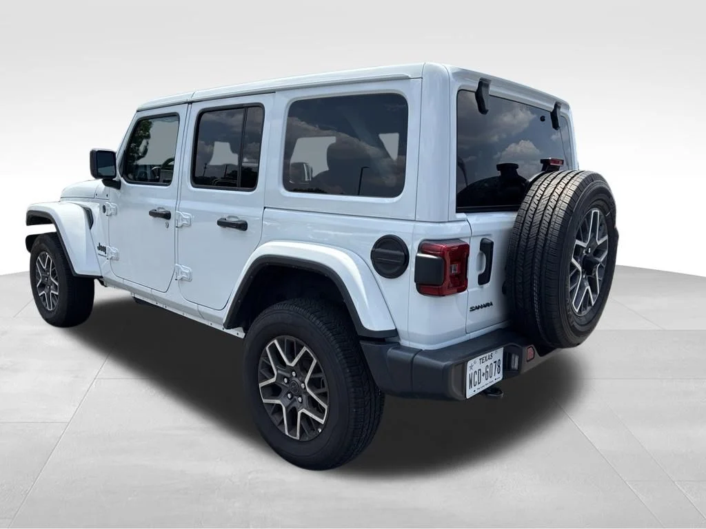 Used 2025 White Jeep Sahara image 3