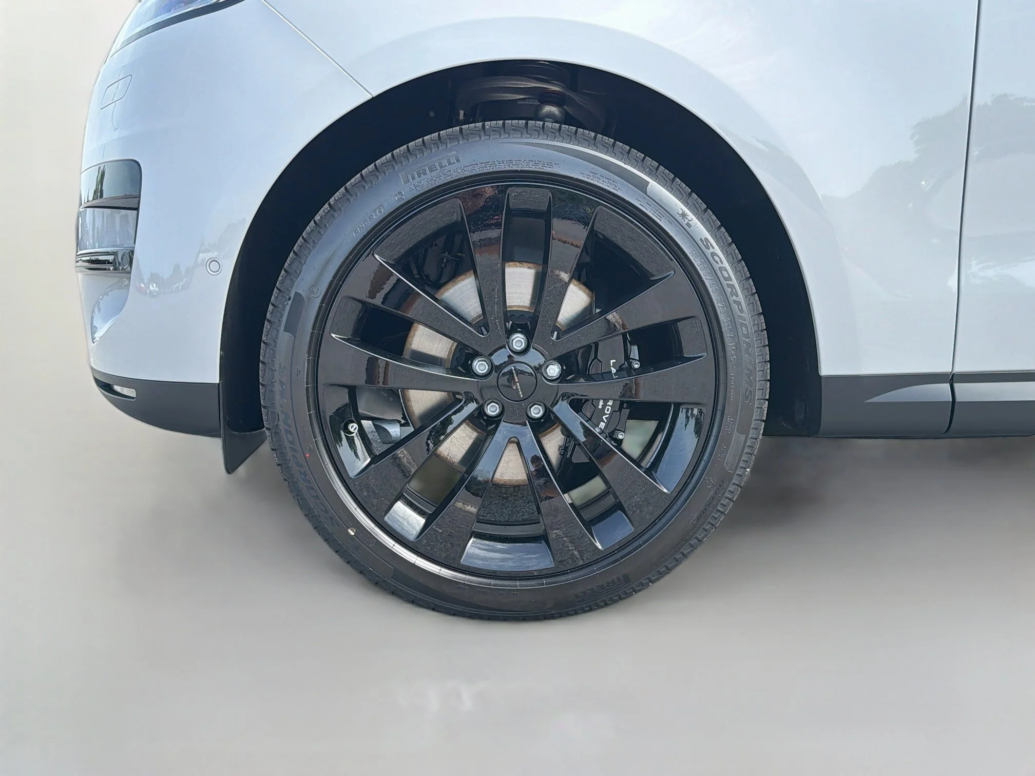 New 2026 Borasco Grey Land Rover SE image 43