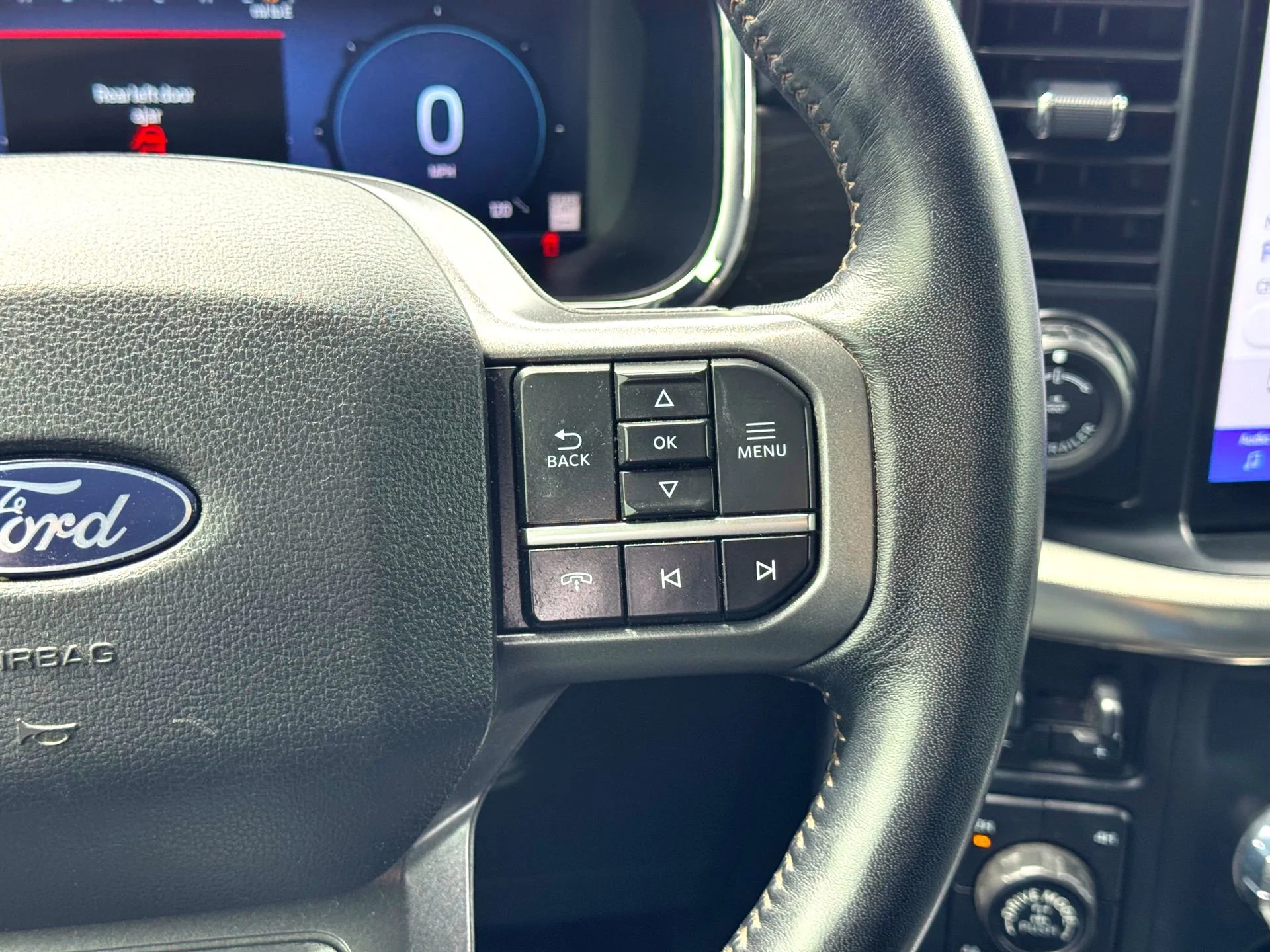 Used 2024  Ford Lariat image 21