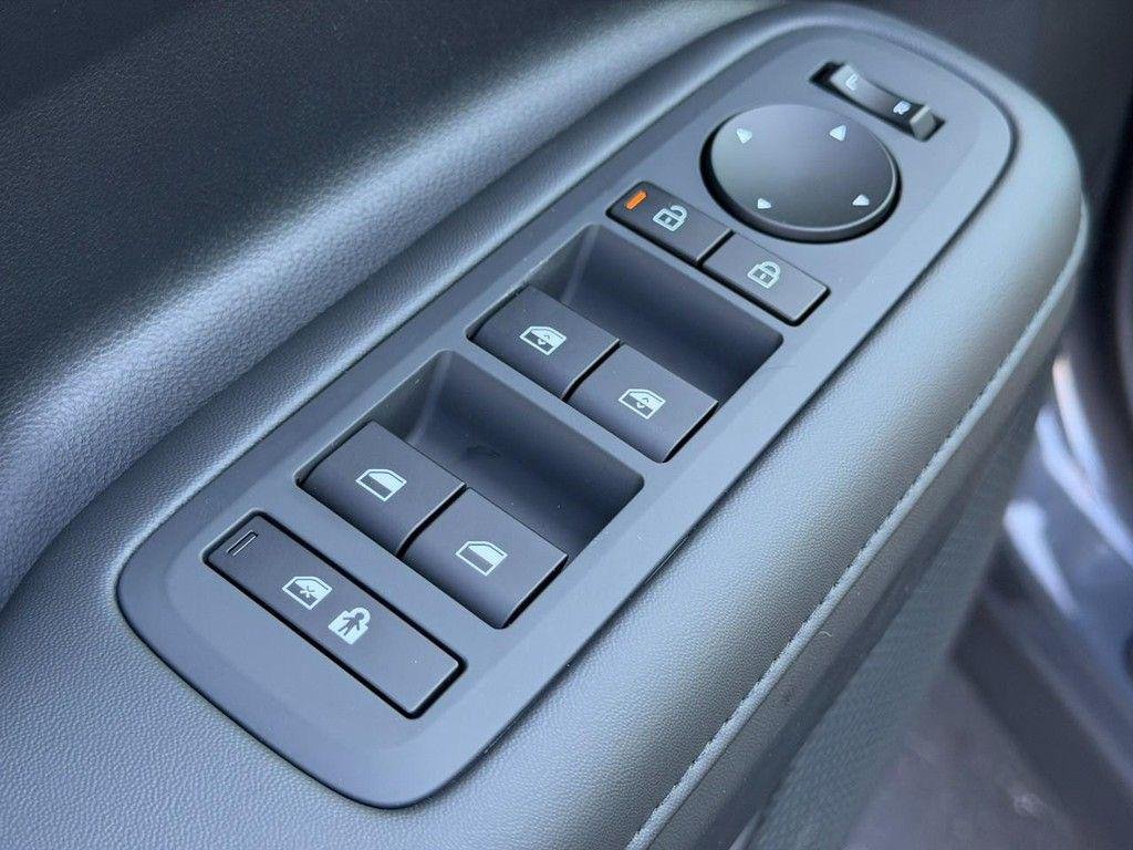 New 2027 Gray Hyundai SEL AWD image 9
