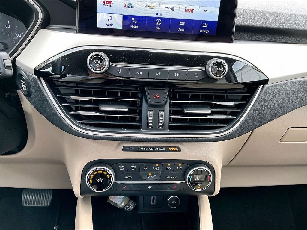 Used 2020 White Metallic Ford SEL image 25