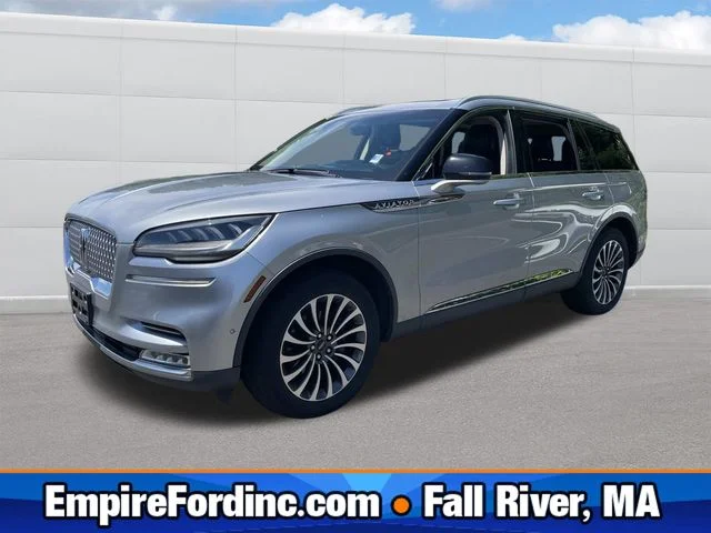 Used 2020 Silver Lincoln Reserve image 1