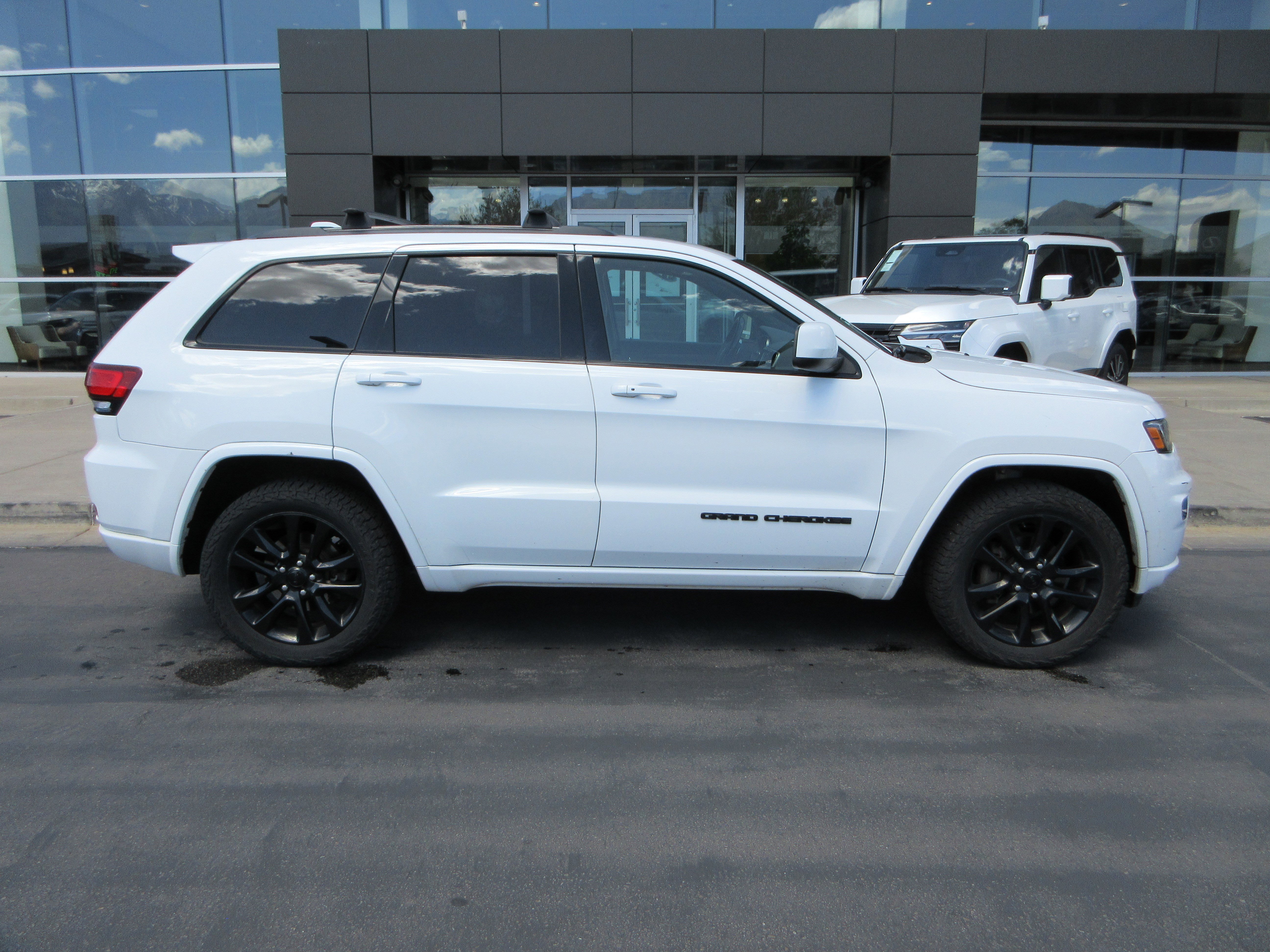 Used 2017 Bright White Clearcoat Jeep Altitude image 11