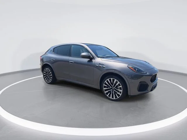 Used 2023  Maserati Modena image 2