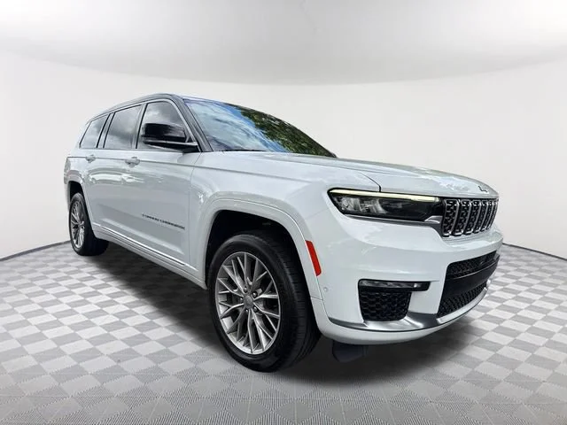 Used 2022 White Jeep Summit 4x2 image 3