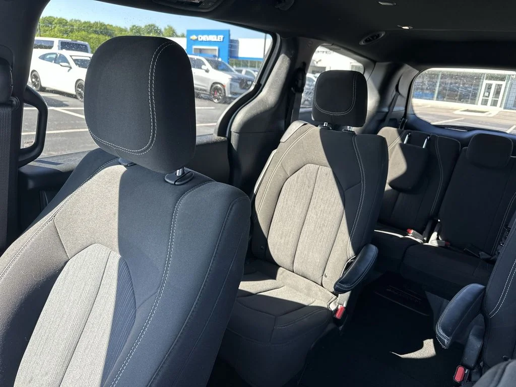 Used 2023 White Chrysler Touring image 12