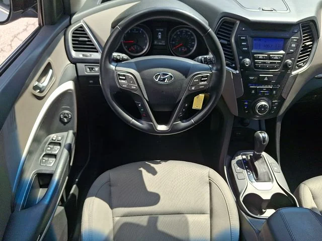 Used 2013 White Hyundai Base image 17