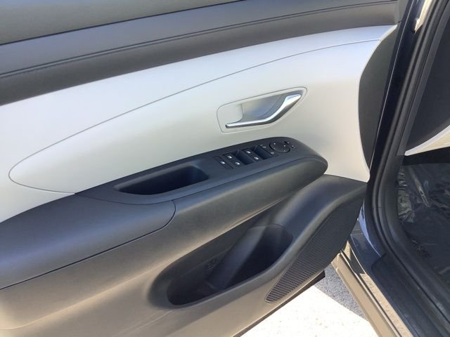 2025 Hyundai Tucson SE - Photo 18