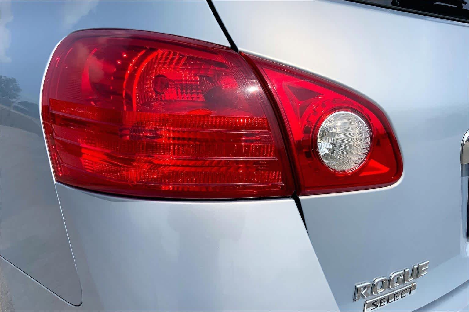 Used 2014 Frosted Steel Nissan S image 28