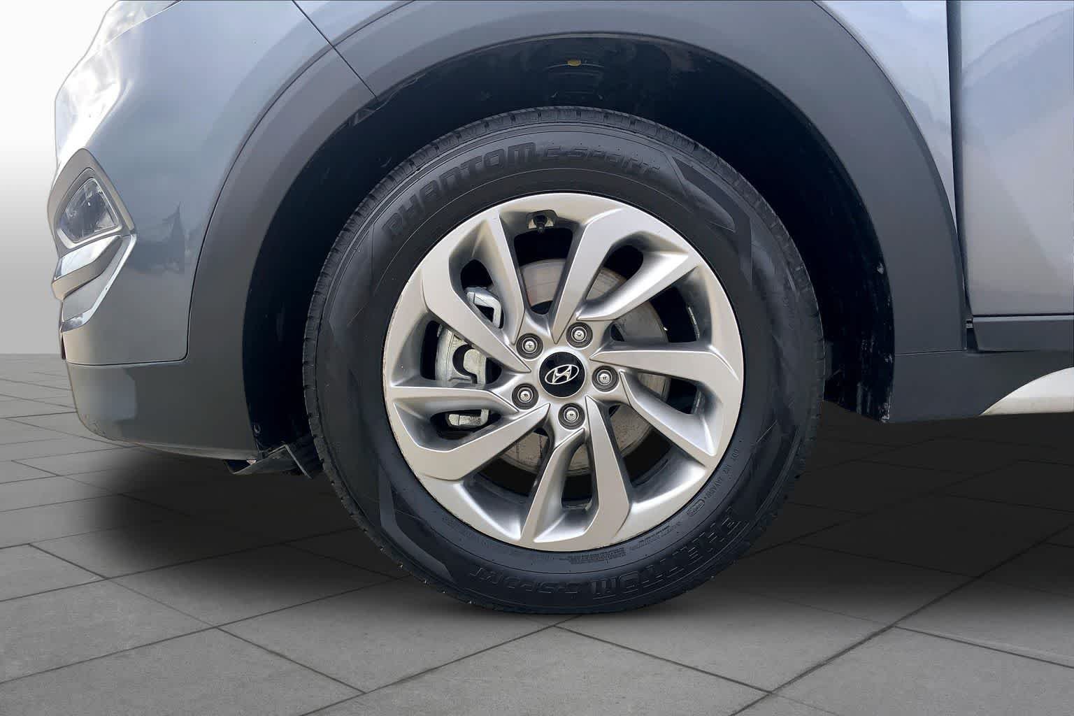 Used 2018 Coliseum Gray Hyundai SEL image 10