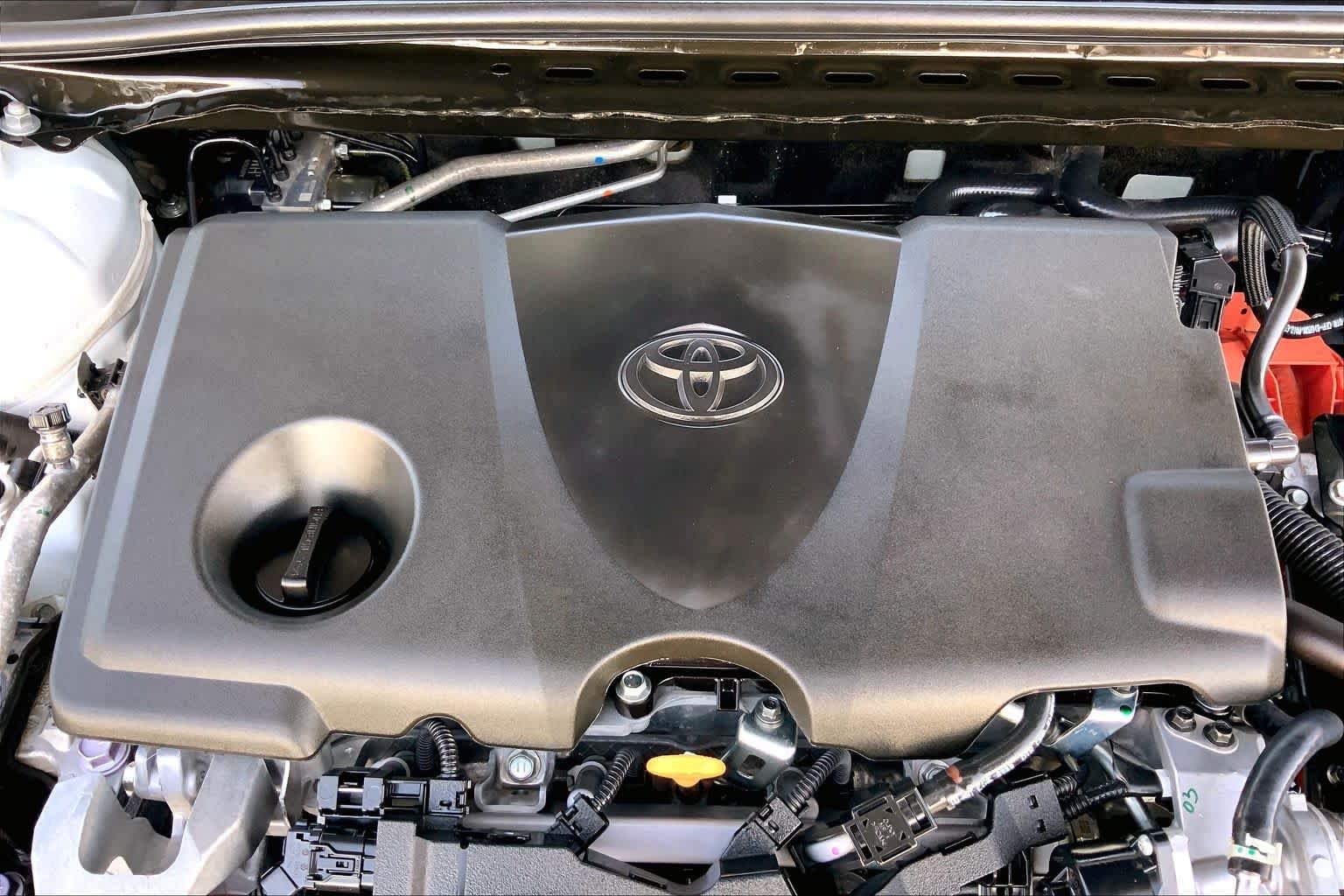 Used 2025 Ice Cap Toyota SE image 30