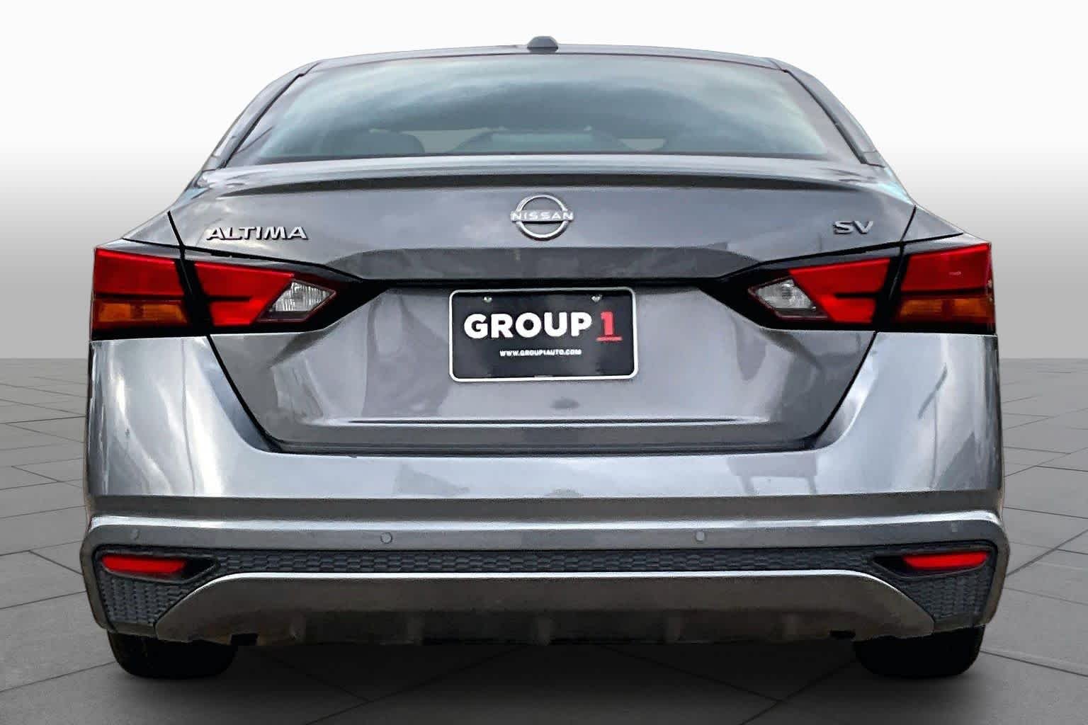 Used 2024 Gun Metallic Nissan 2.5 SV image 5