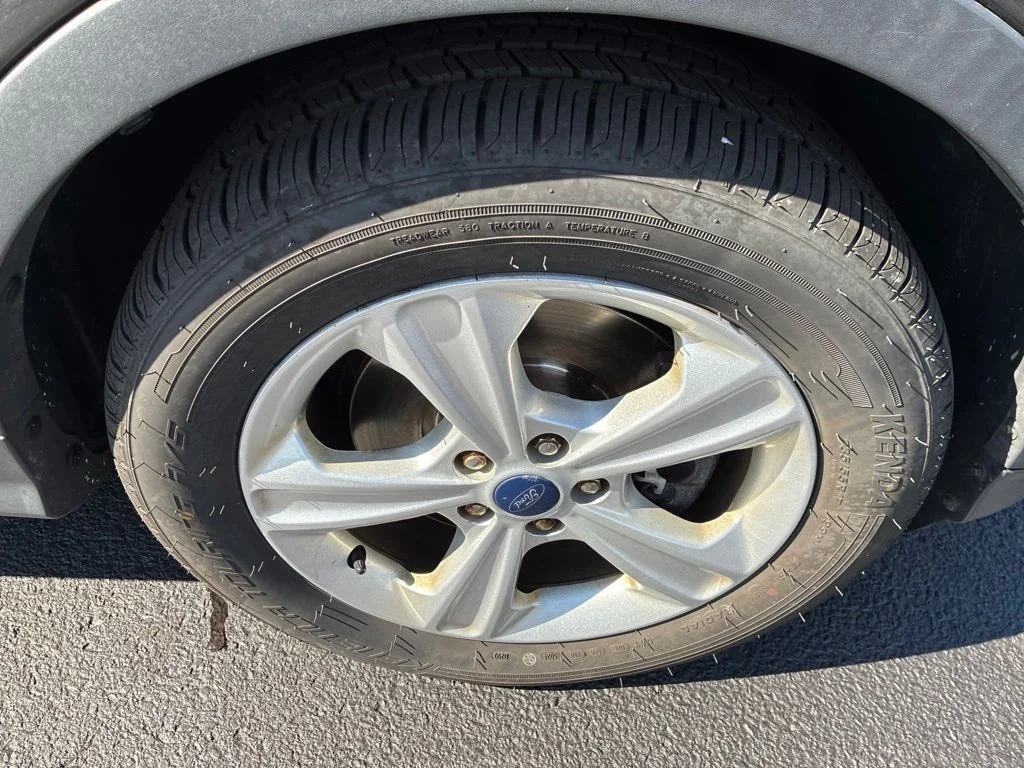Used 2015 Gray Ford SE image 9