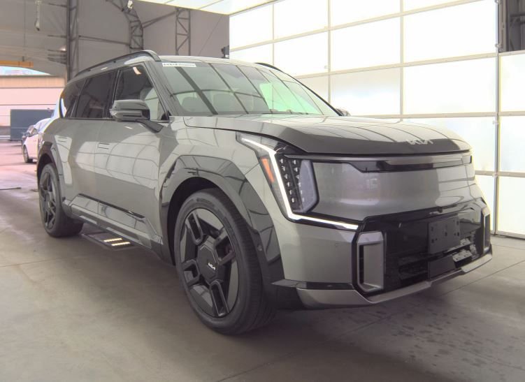 Used 2024 Gray Kia GT-Line image 4