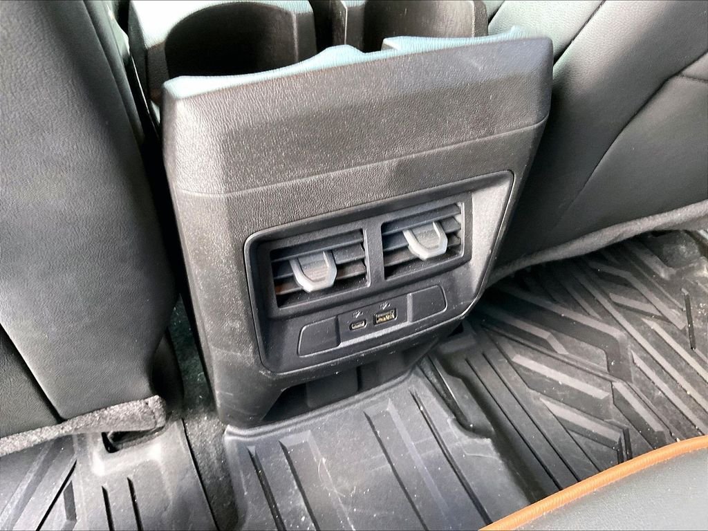 Used 2025 White GMC AT4 image 28