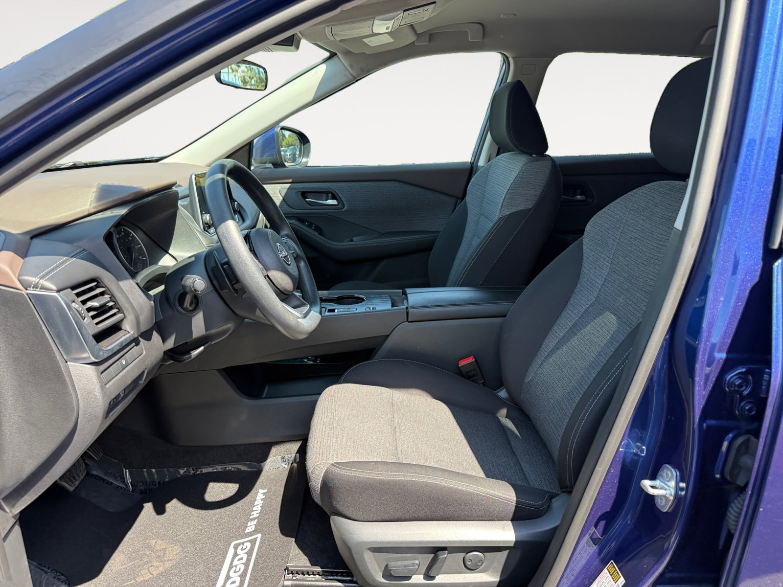 Used 2023 Caspian Blue Metallic Nissan  image 10