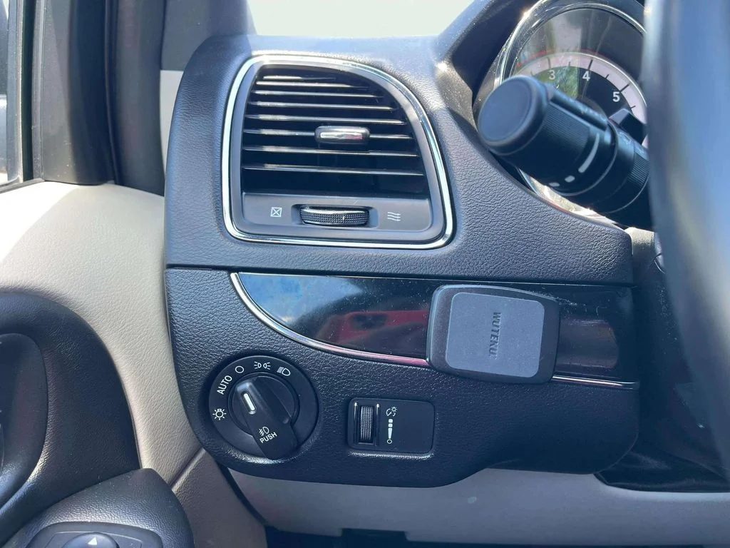 Used 2019 Octane Red Pearlcoat Dodge SXT image 15