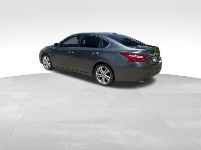 Used 2016 Gray Nissan 3.5 SL image 5