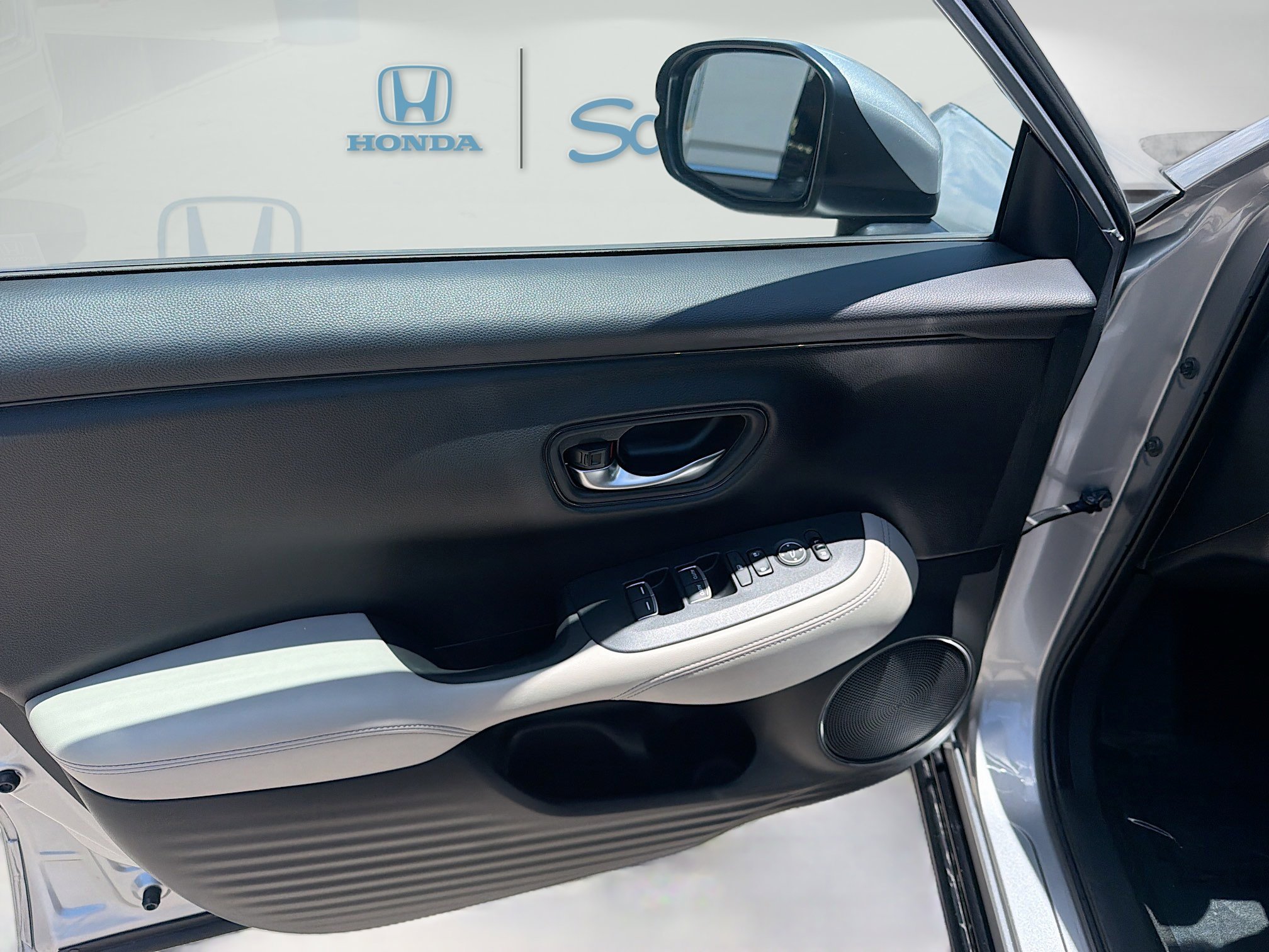 Used 2024 Lunar Silver Metallic Honda EX-L image 16