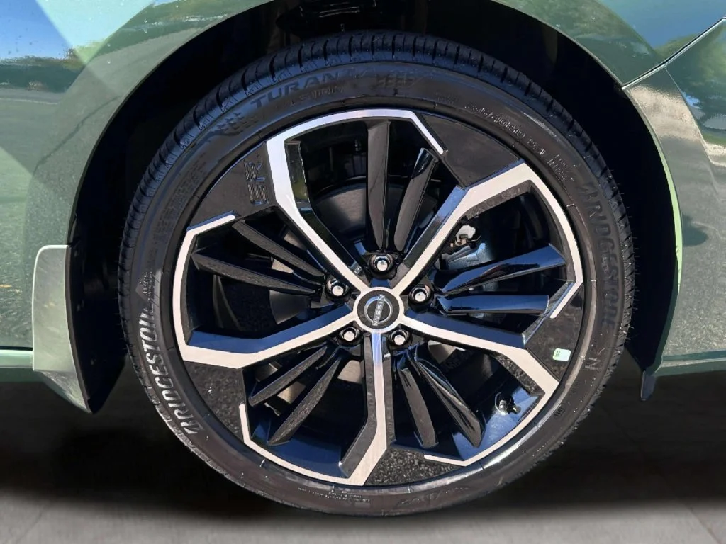 New 2026 Tactical Grn/Super Black Nissan 2.5 SR image 9