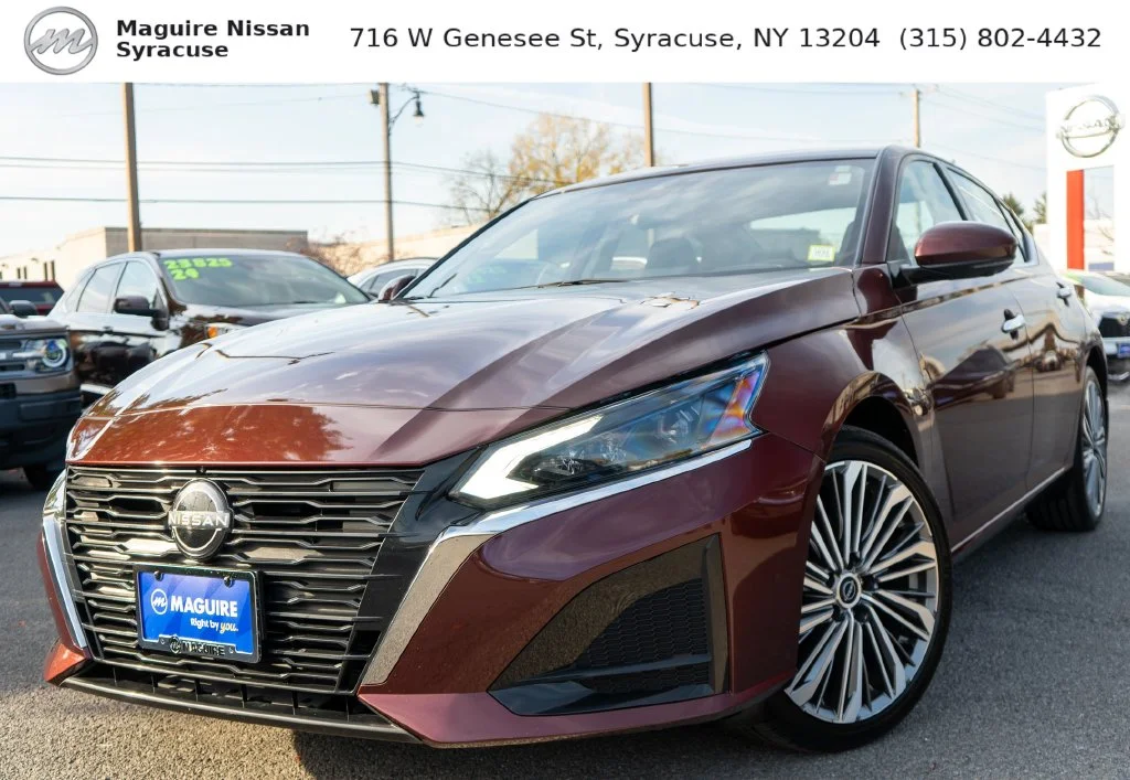 Used 2023 Red Nissan 2.5 SL image 1