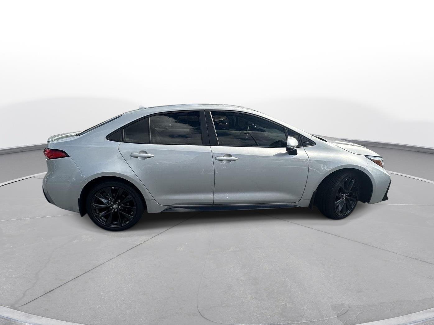 Used 2025 Classic Silver Metallic Toyota SE image 5