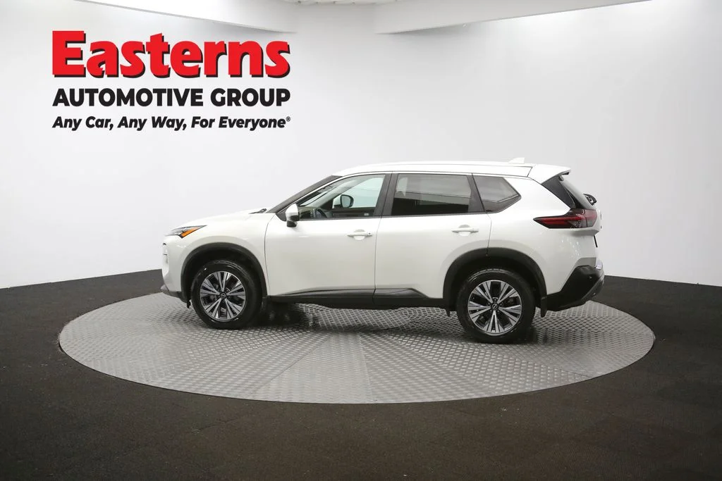 Used 2022 White Nissan SV image 59