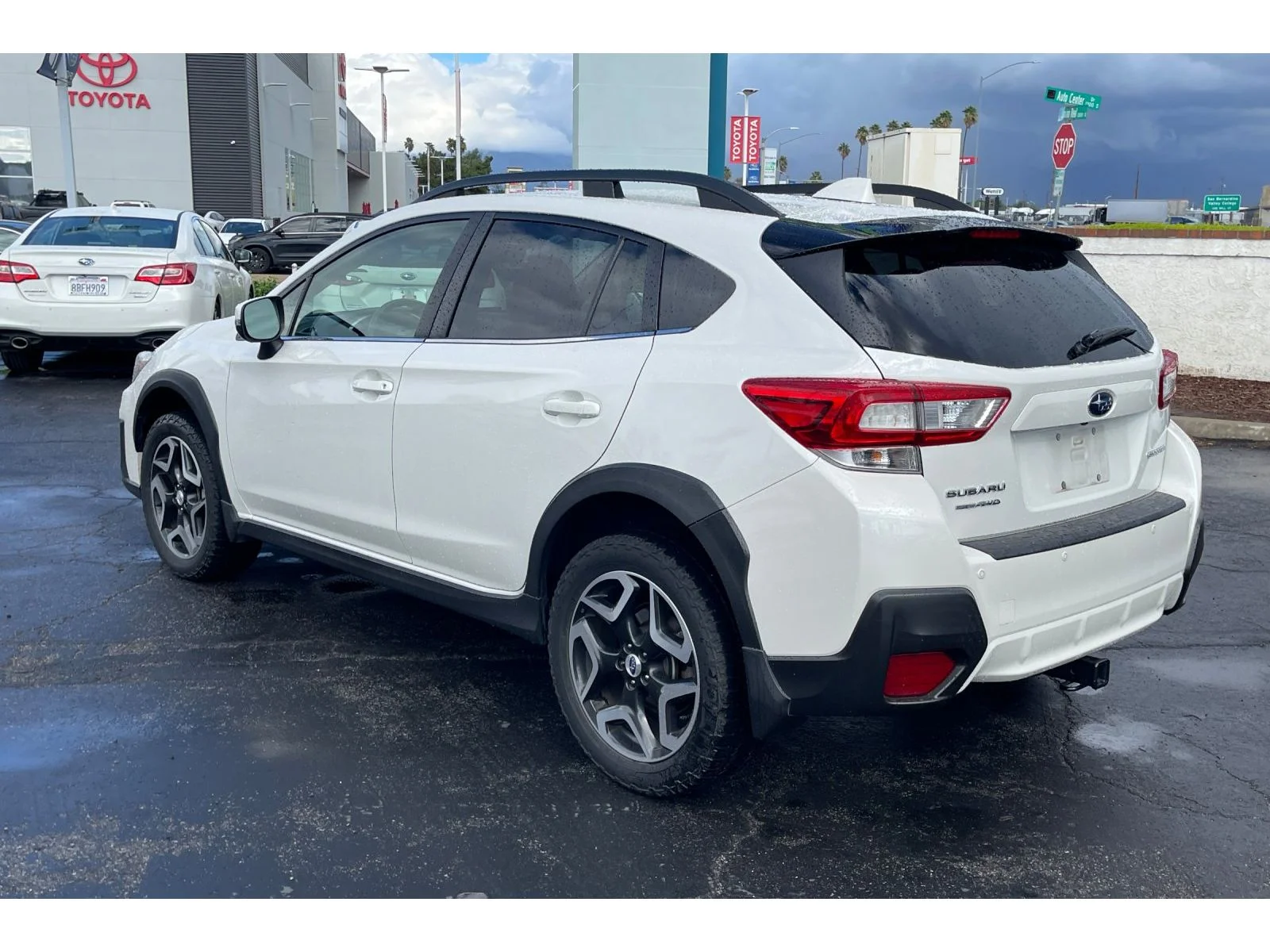 Used 2018 Crystal White Pearl Subaru Limited image 3