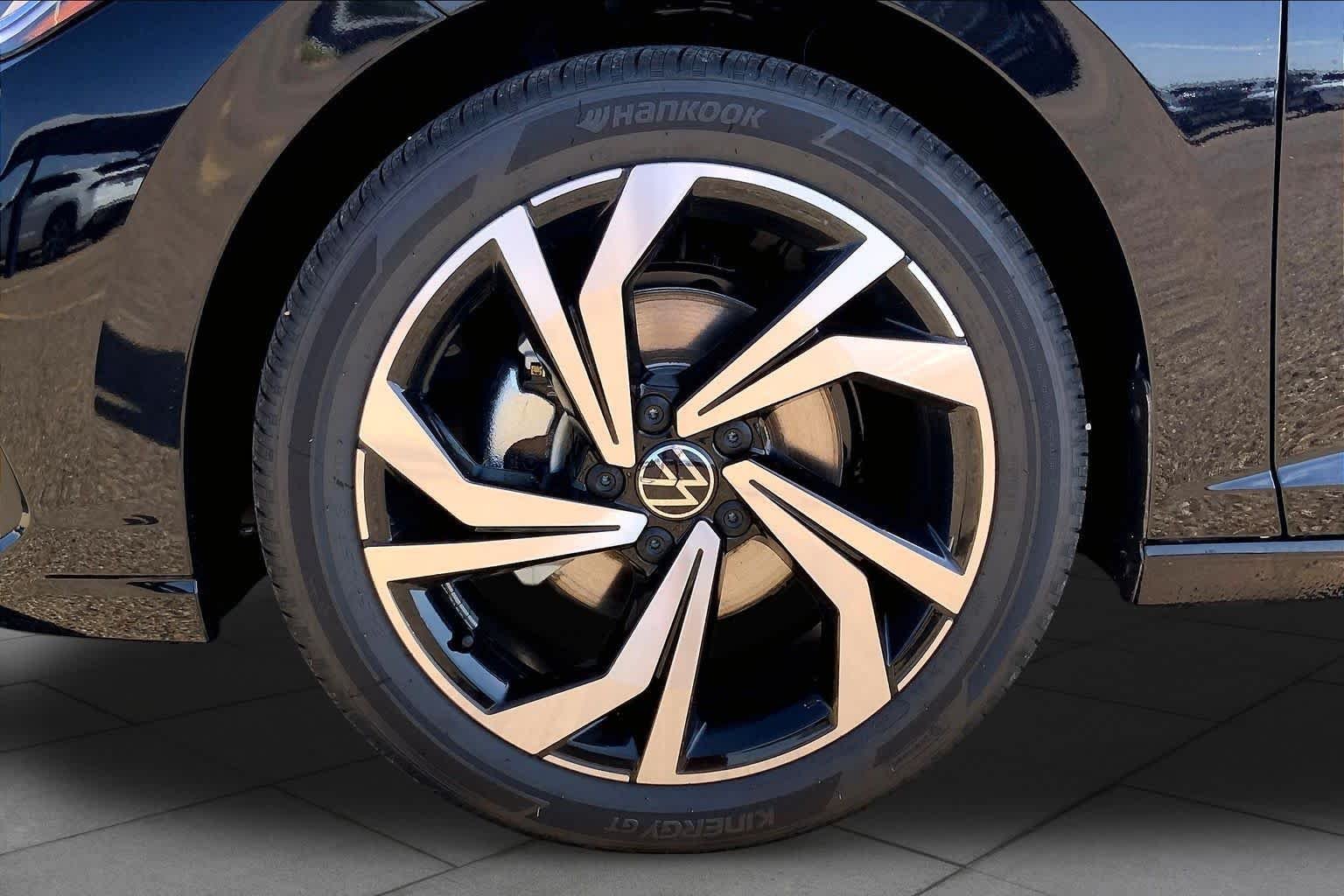 New 2026 Deep Black Pearl Volkswagen SEL image 12