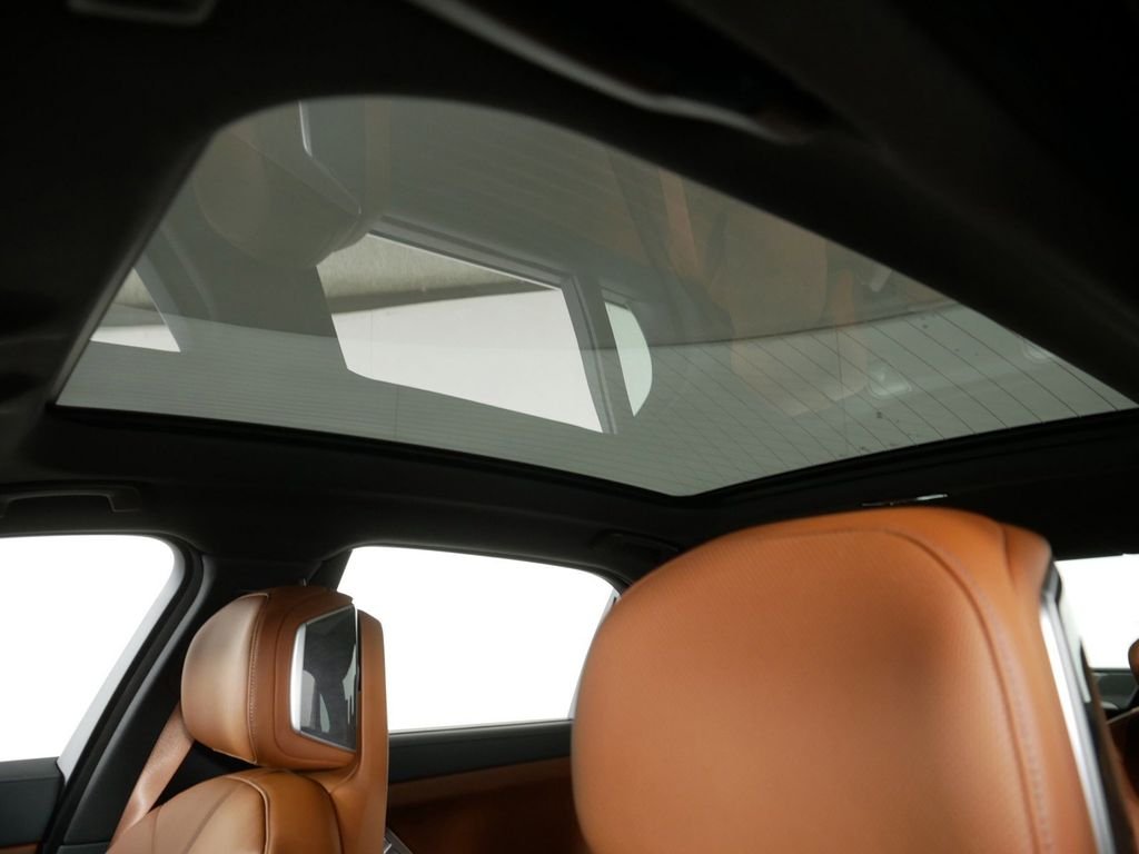 2025 BMW 7 Series 750e - Photo 19