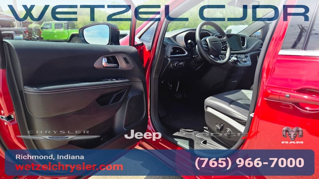 New 2027 Red Hot Pearl-Coat Exterior Paint Chrysler Select image 11