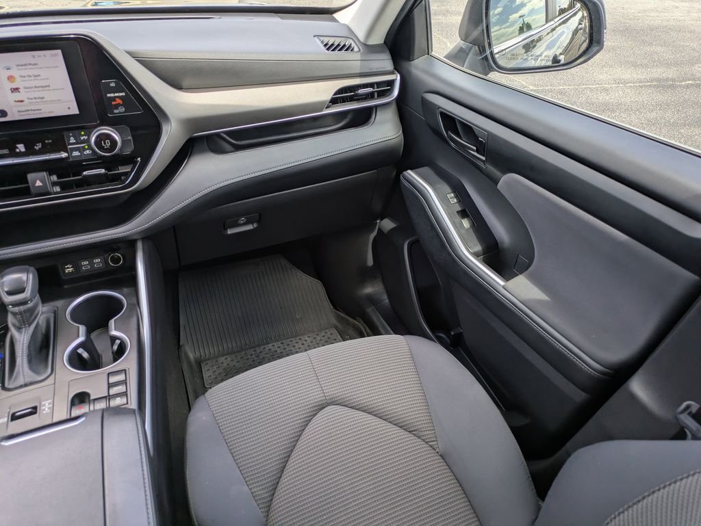 Used 2023 Gray Toyota L image 19