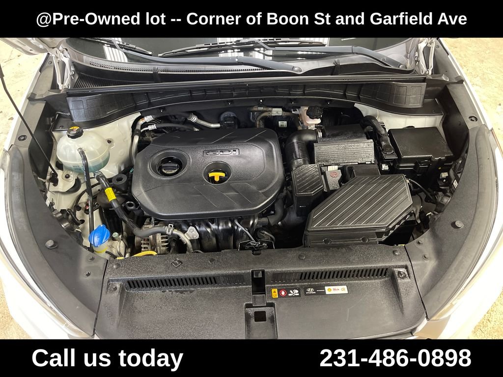 Used 2018 White Hyundai SE image 3