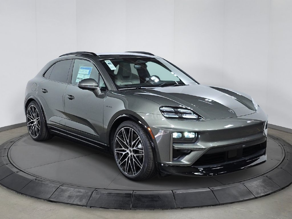 New 2026 Aventurine Green Metallic Porsche Turbo image 9