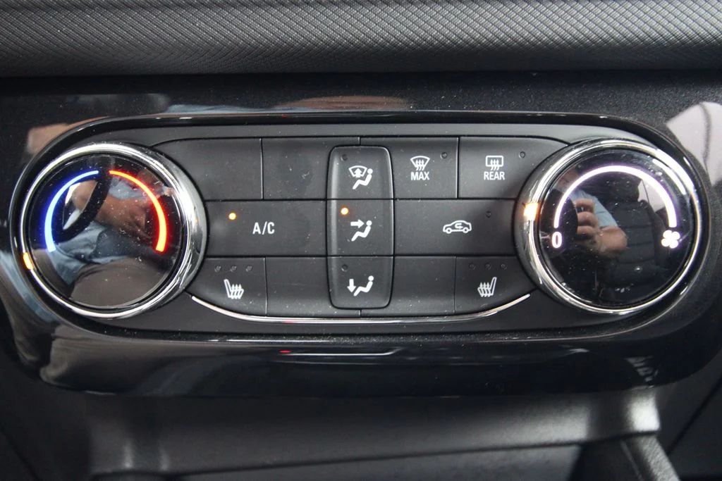 Used 2025 Beige Chevrolet ACTIV image 28