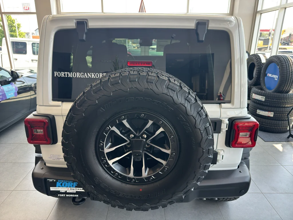New 2026 Bright White Clear-Coat Exterior Paint Jeep Moab 392 image 8