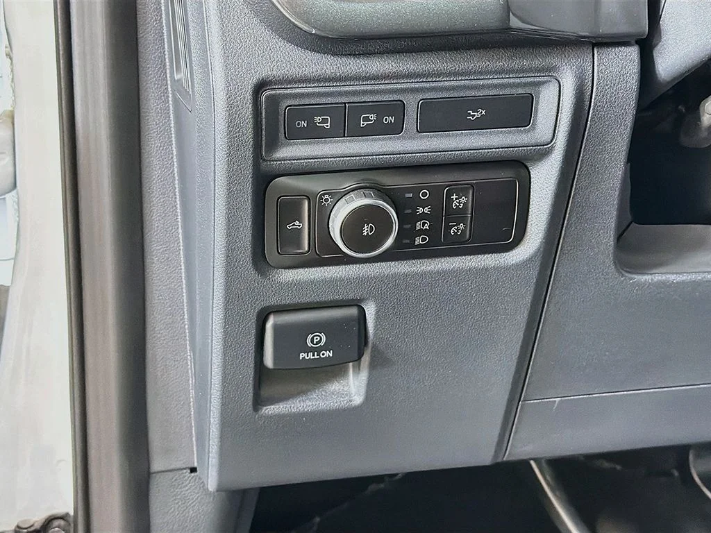 Used 2023 Oxford White Ford XLT image 31