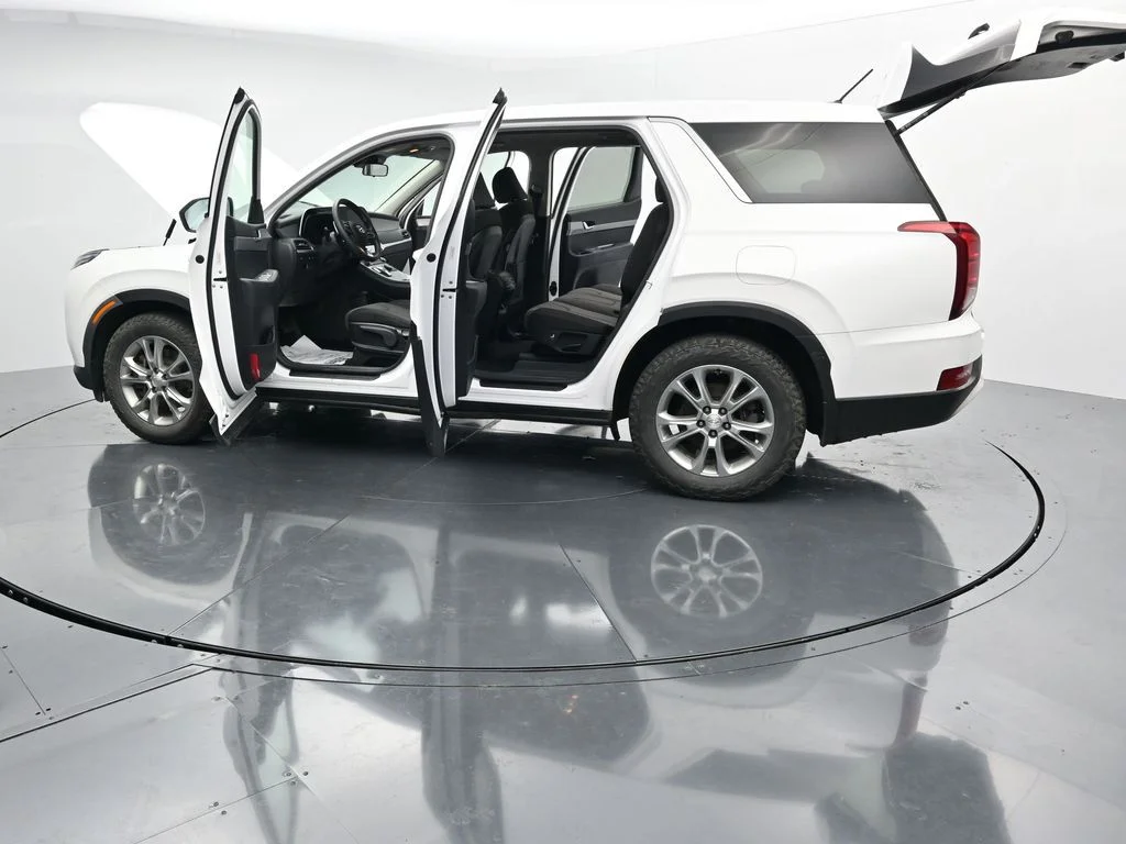Used 2021 White Hyundai SE image 39