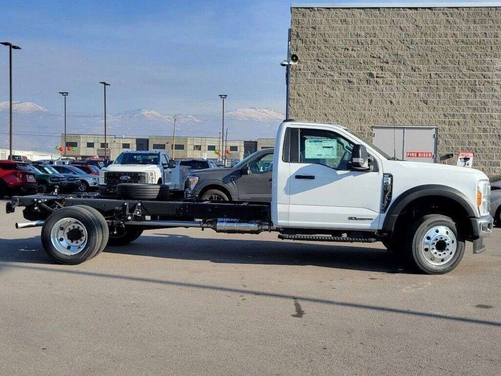 2023 Ford F-450 Super Duty Chassis Cab XLT - Photo 22