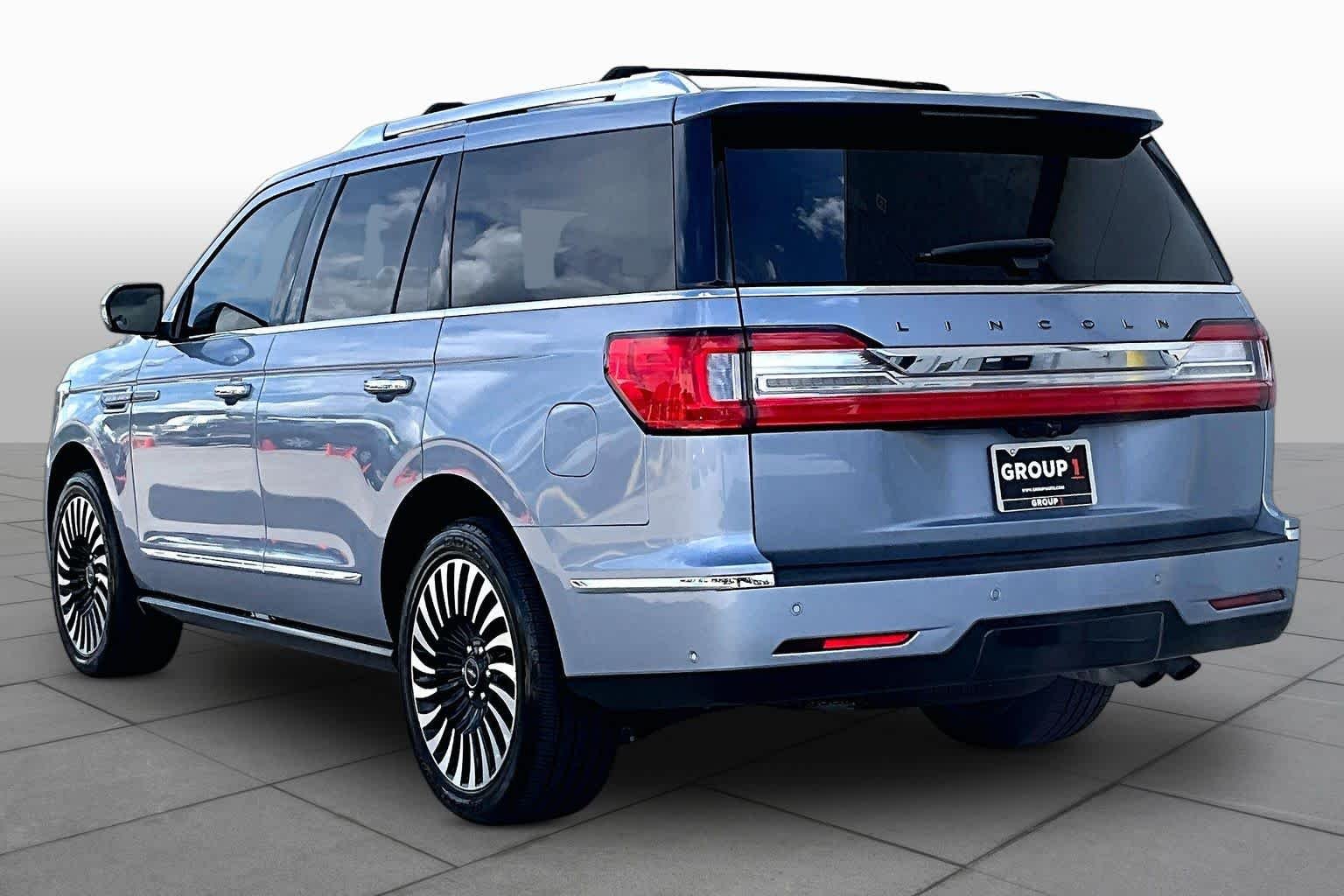 Used 2018 Chroma Crystal Blue Lincoln Black Label image 12