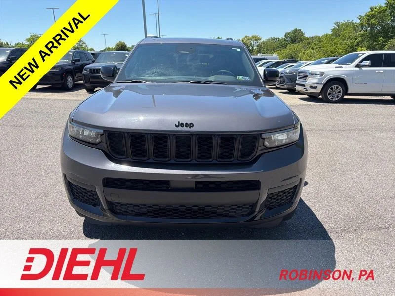 Used 2023 Gray Jeep Altitude image 3